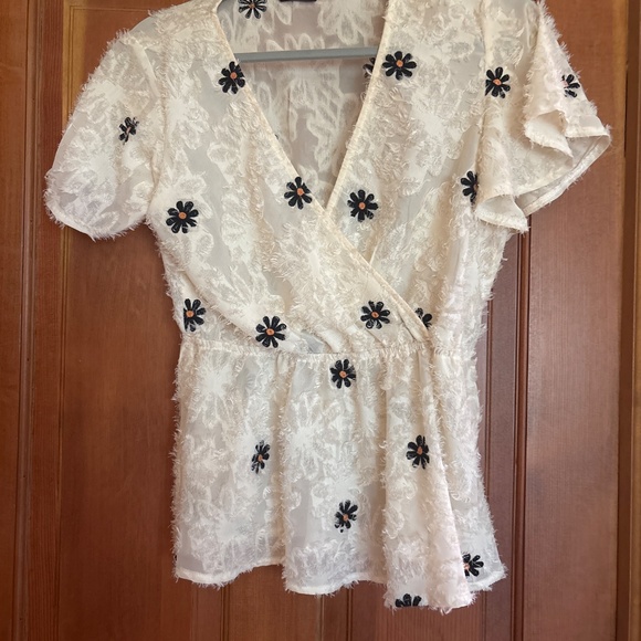 Daisy floral peplum butterfly sleeve blouse - Picture 4 of 4